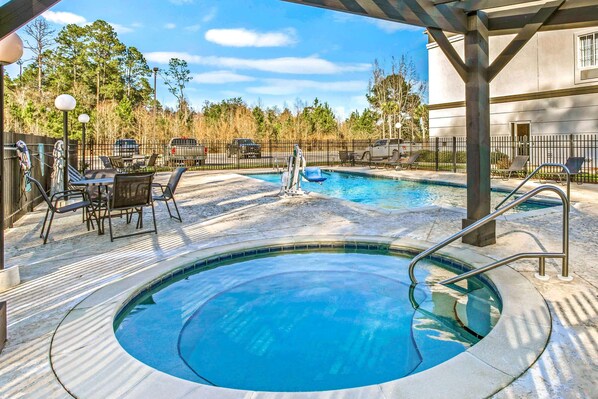 Tina de hidromasaje al aire libre