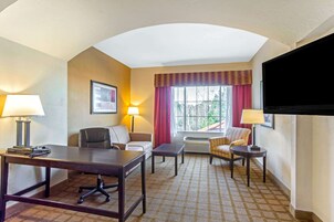 Ropa de cama de alta calidad, colchones con pillow-top y escritorio 