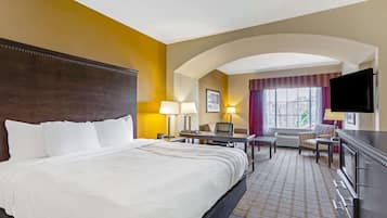 Deluxe Studio Suite, 1 King Bed, Non Smoking | Premium bedding, pillowtop beds, desk, blackout drapes