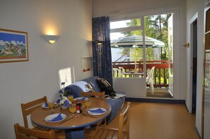 Apartamento, 1 quarto (4 pers) | Área de estar | TV de tela plana