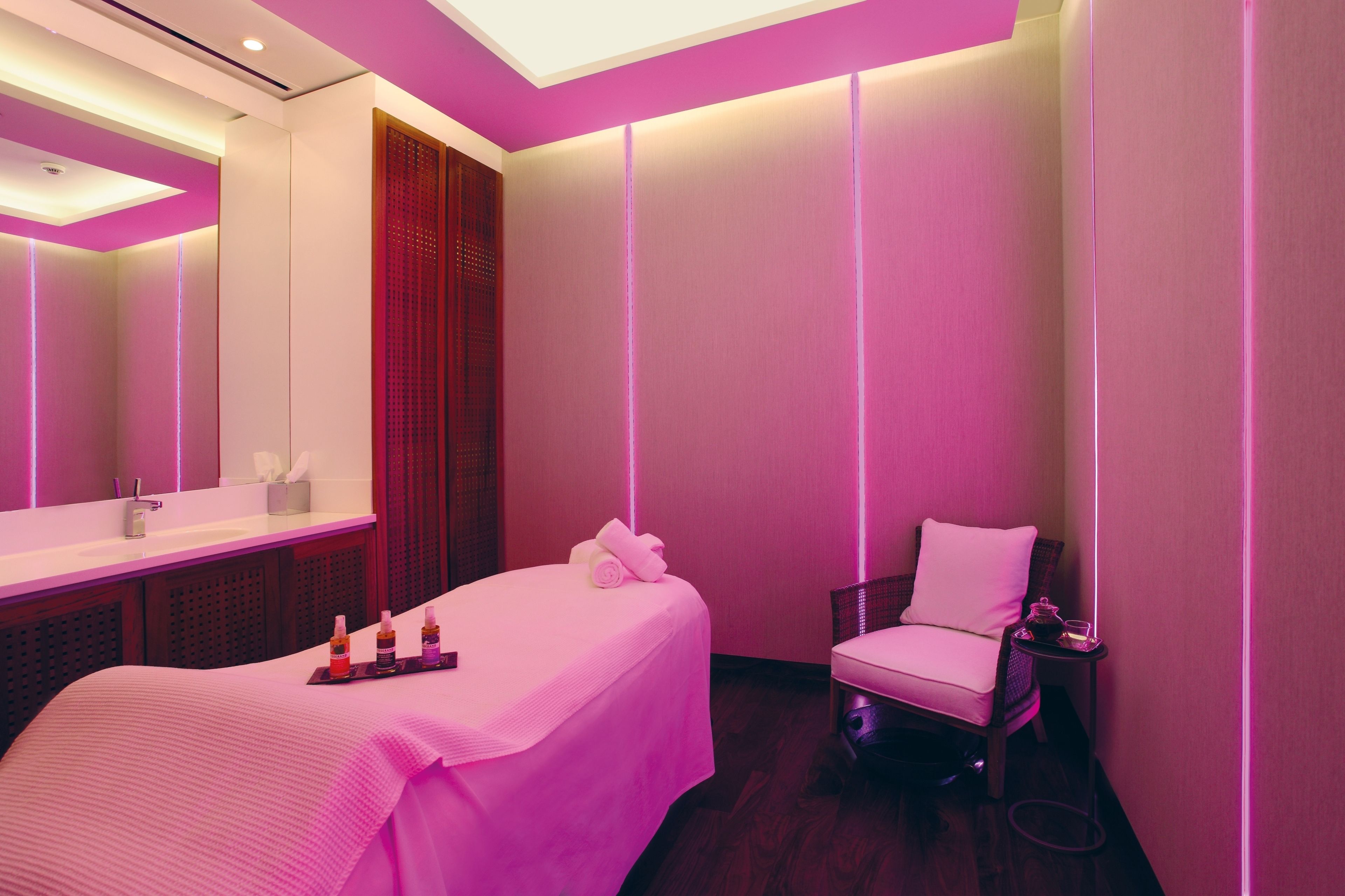 Salas de tratamiento para parejas, sauna y tratamientos corporales 