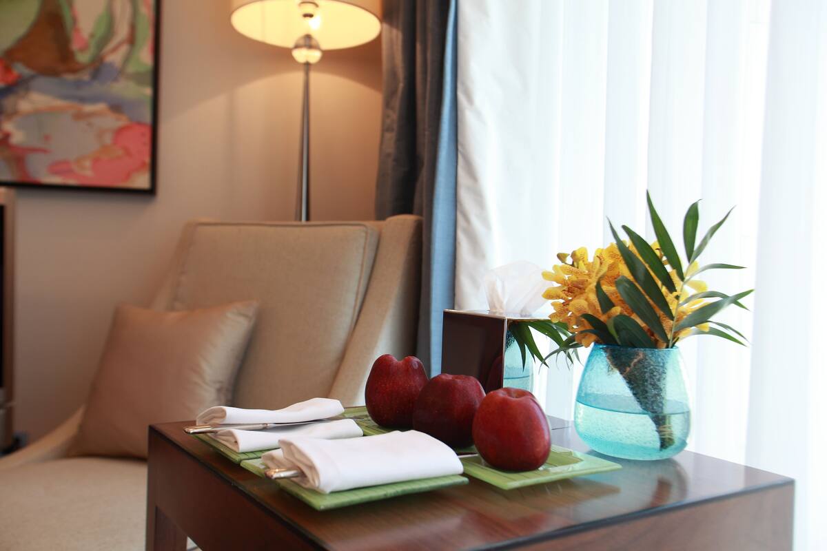 Hypo-allergenic bedding, minibar, in-room safe, desk