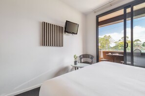 Caja de seguridad en la habitación y escritorio 