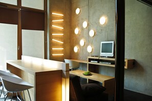 Deluxe Apartment | Individually decorated, individually furnished, iron/ironing board - La Gioia Designers Lofts Luxury Apartments (Kraków)