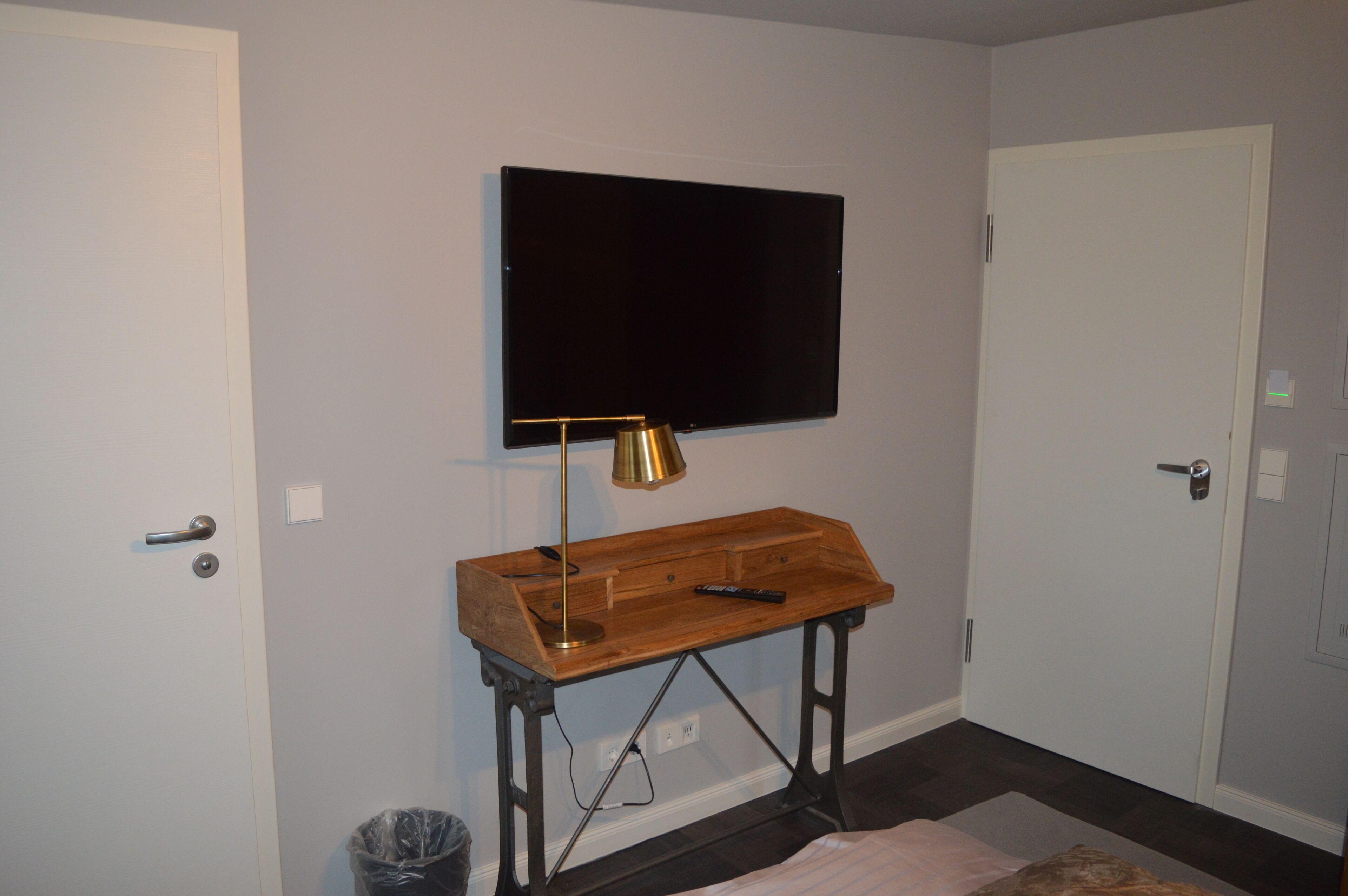 single room | room amenity