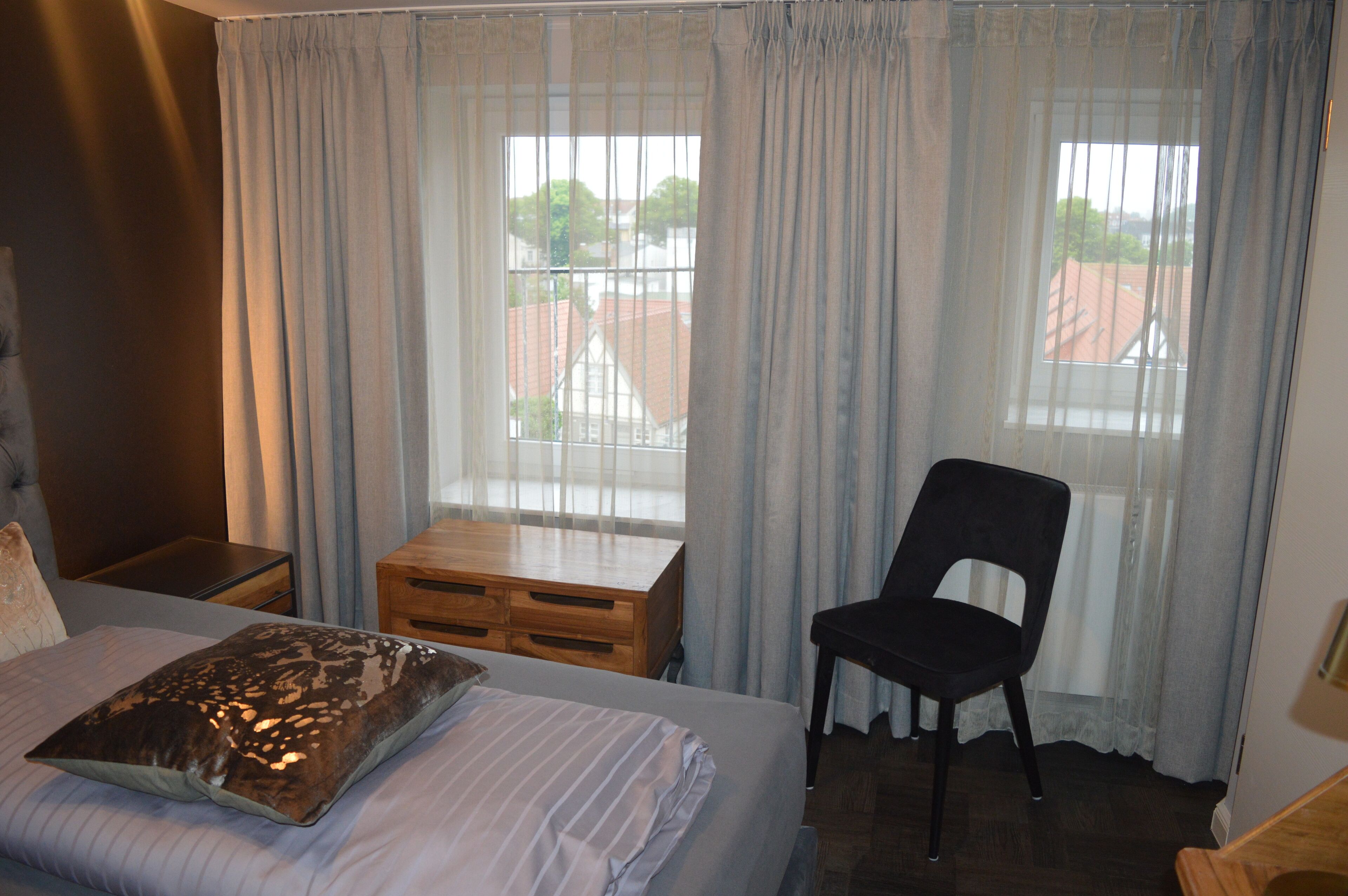 single room | blackout curtains, iron/ironing board, free wifi, bed sheets