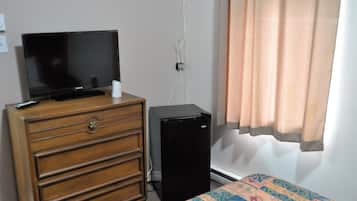 Habitación doble estándar | Tabla de planchar con plancha, camas extra y wifi gratis