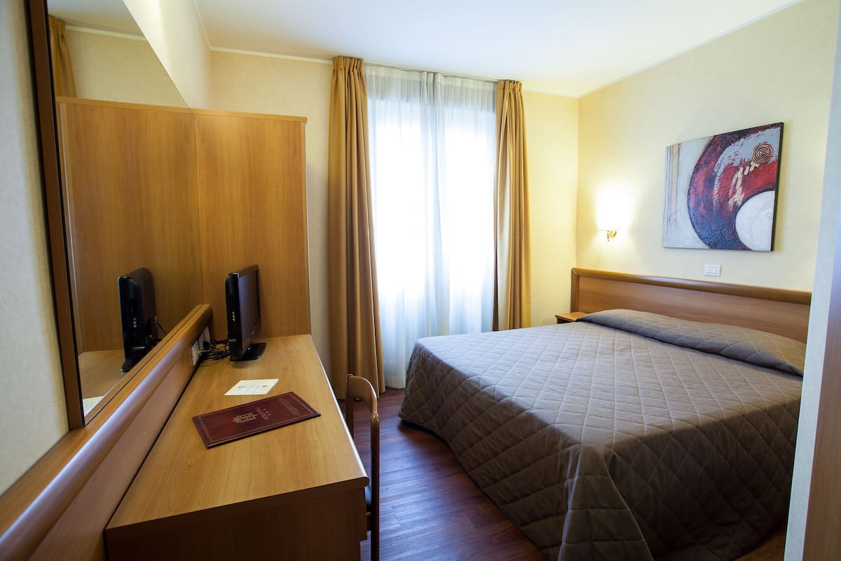 Premium bedding, down duvets, minibar, in-room safe