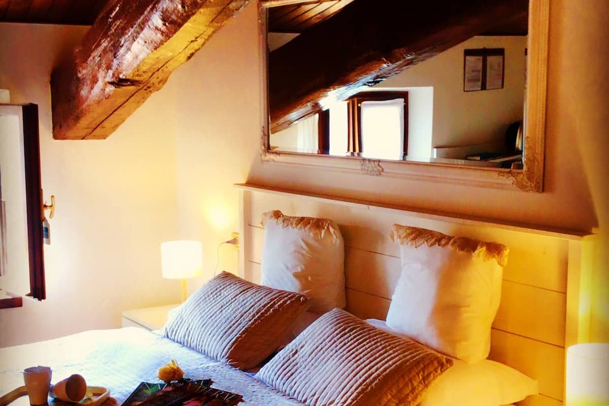 egyptian cotton sheets, premium bedding, down duvets, in-room safe