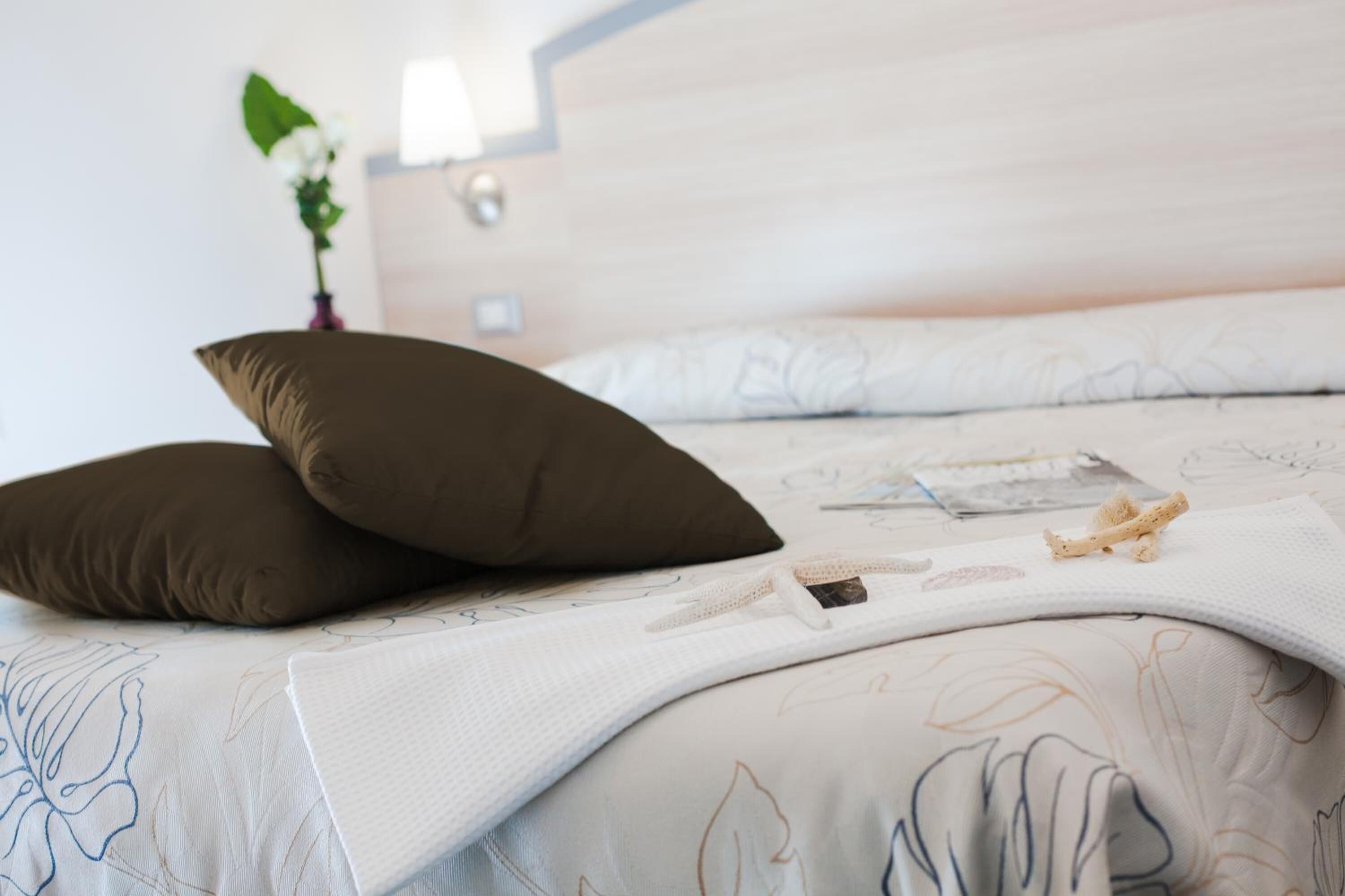 in-room safe, desk, soundproofing, free wifi