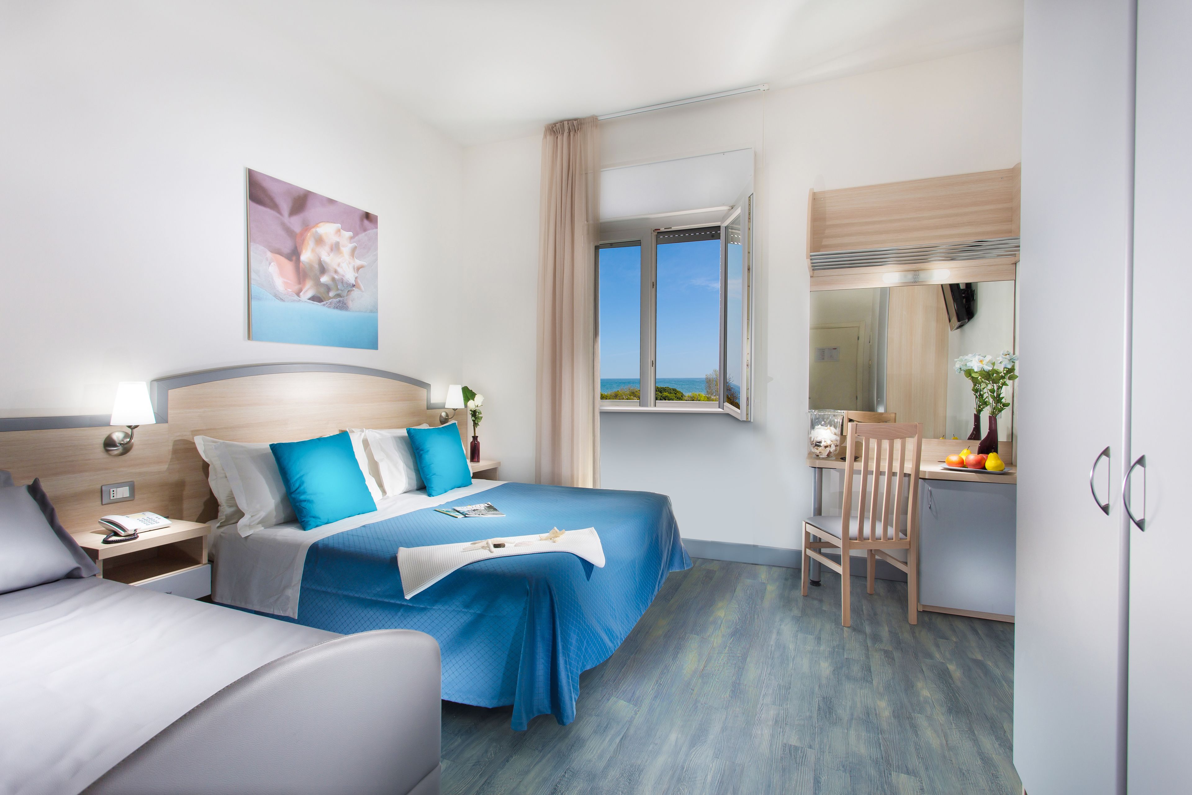 ห้องทริปเปิล | ตู้นิรภัยในห้องพัก, โต๊ะทำงาน, ห้องเก็บเสียง, Wi-Fi ฟรี