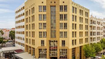 Vista frontal de la propiedad