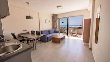 Desk, cribs (free), WiFi (free), bed sheets