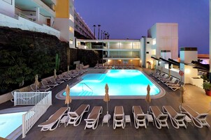 Outdoor pool, pool umbrellas, sun loungers