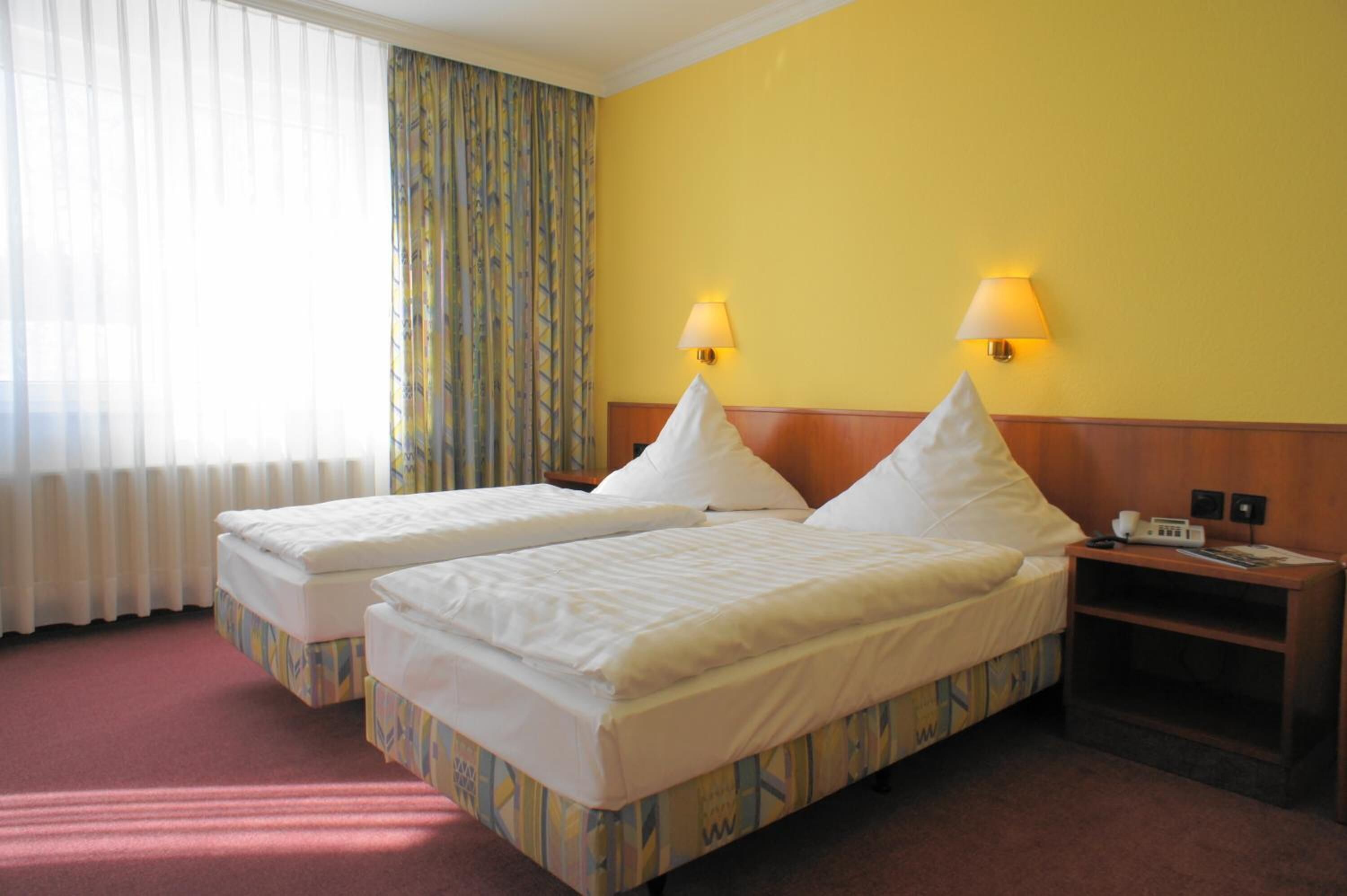 Minibar, Schreibtisch, laptopgeeigneter Arbeitsplatz