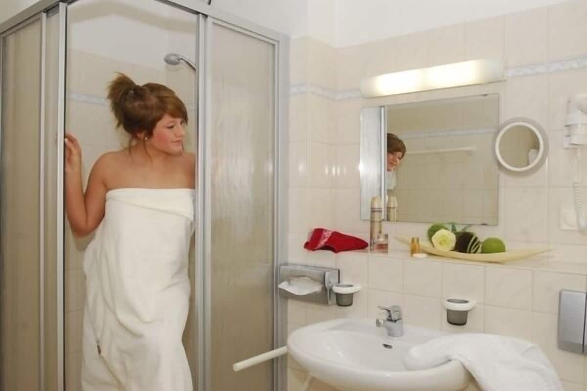 double room | bathroom | free toiletries, hair dryer, towels, soap