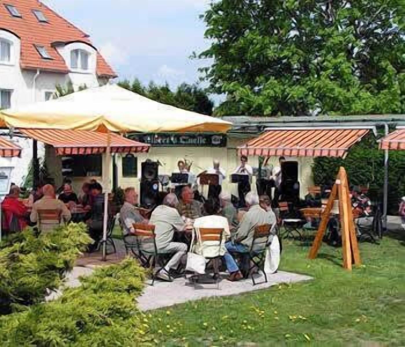 lunch and dinner served, german cuisine