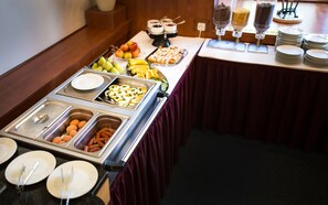 Daily continental breakfast for a fee - Hotel Marttel (Karlovy Vary)