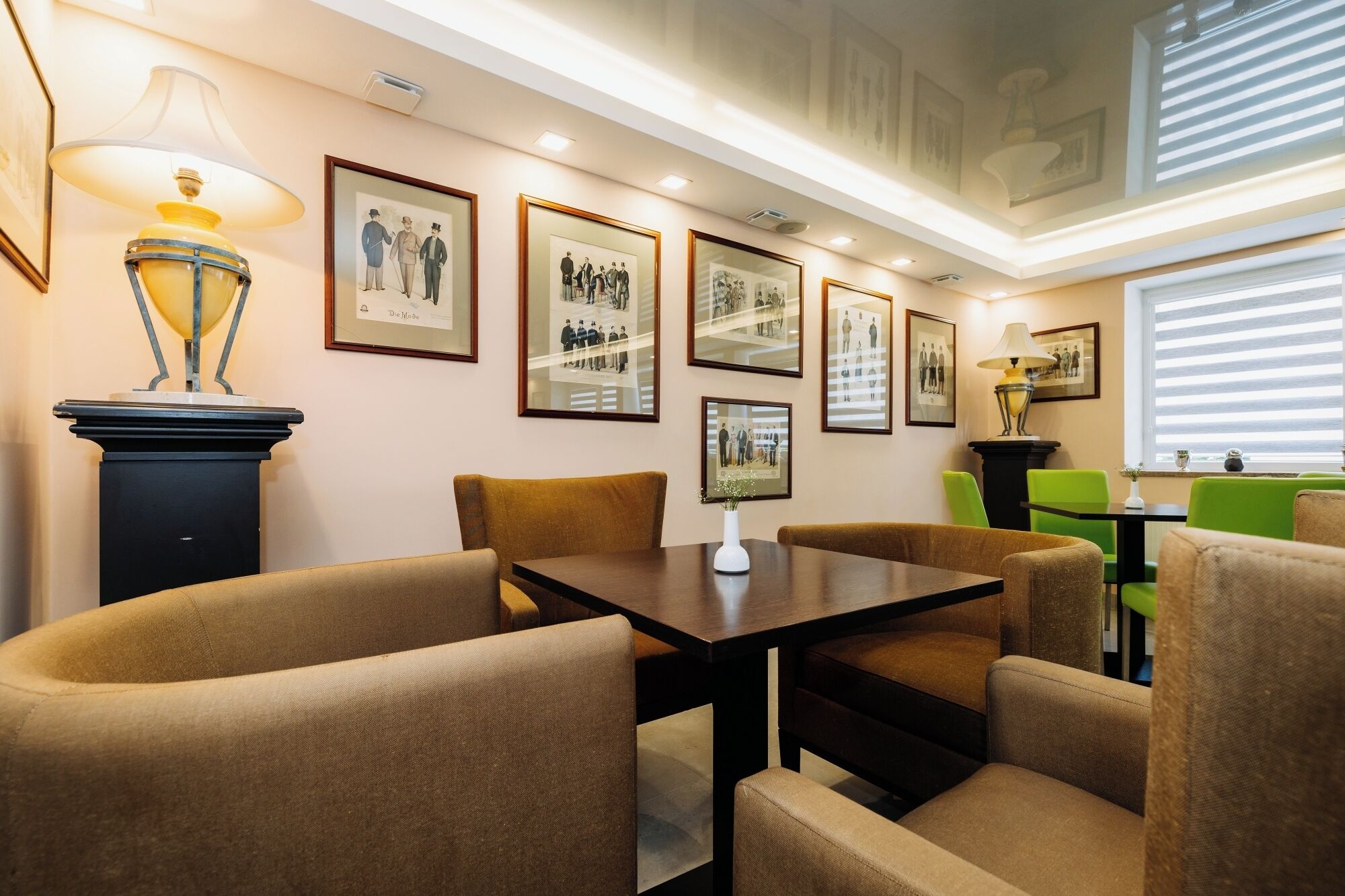 Lobby-lounge