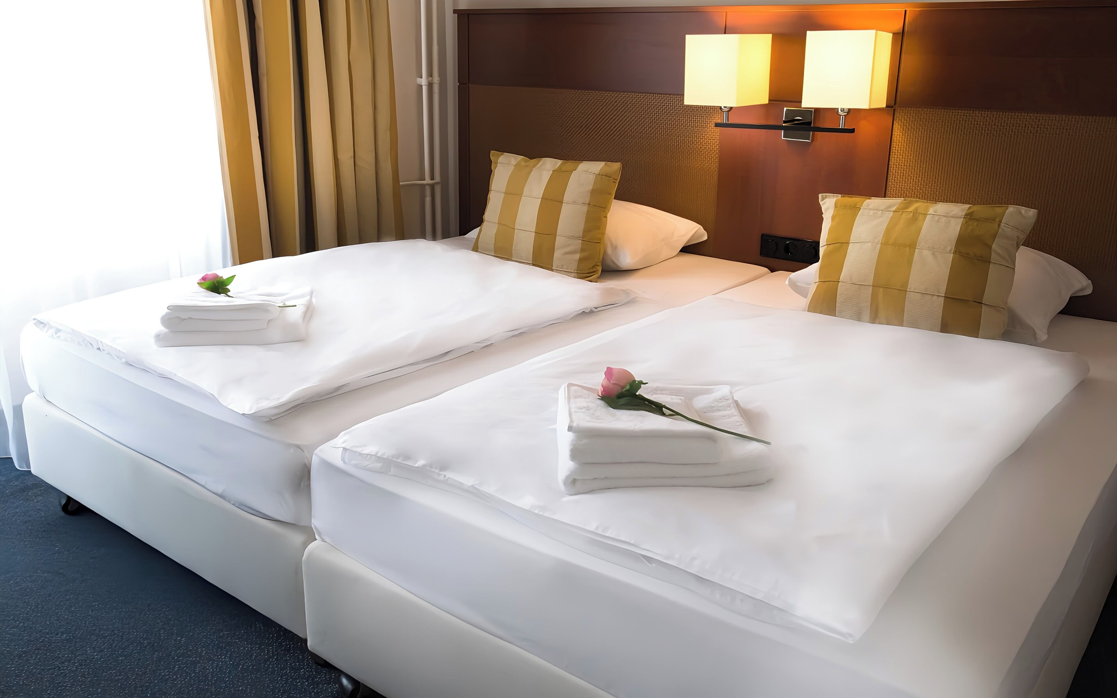 Chambre Double ou avec lits jumeaux, balcon | Coffres-forts dans les chambres, rideaux occultants, Wi-Fi gratuit