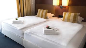 Phòng đôi hoặc 2 giường đơn, ban công | Bộ đồ giường kháng dị ứng, két bảo mật tại phòng, màn/rèm cản sáng