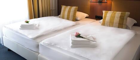 雙人或雙床房, 露台 | 防敏寢具、房內夾萬、遮光窗簾/窗簾、Wi-Fi