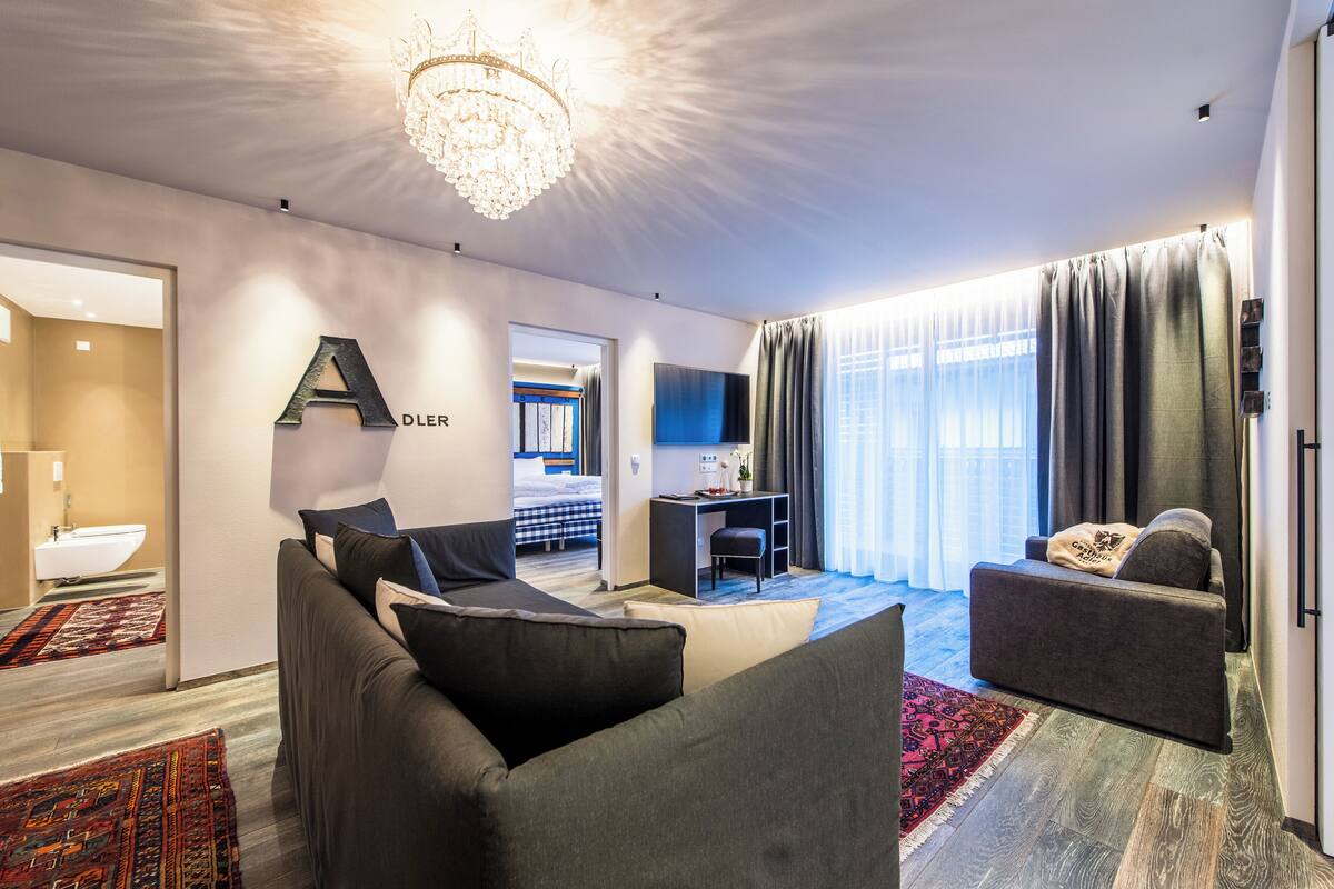 Family Suite | Minibar, in-room safe, soundproofing, WiFi (free)