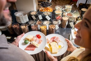 Free daily buffet breakfast