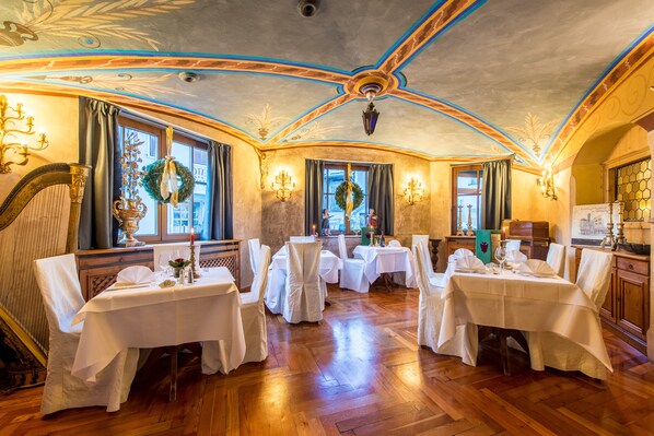 Banquet hall - Adler Suite & Stube (Villabassa)
