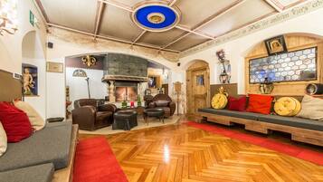 Lobby-Lounge