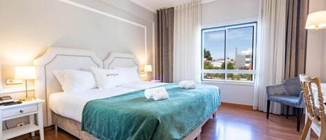 Escrivaninha, Wi-Fi de cortesia, roupa de cama