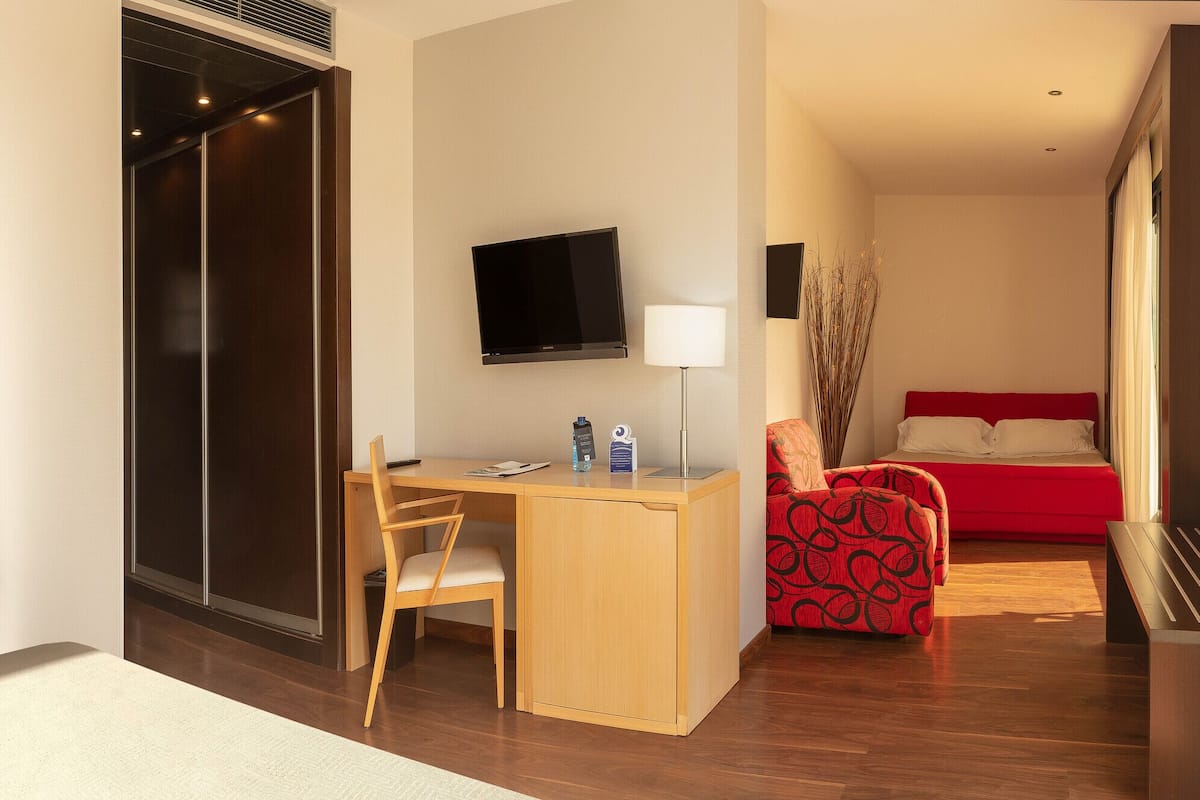 minibar, in-room safe, desk, free wifi