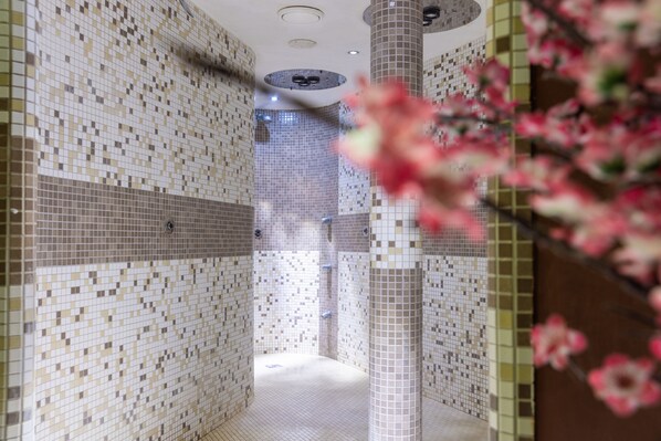 Turkish bath/hammam, body treatments, body scrubs, facials - Hotel Alpine Mugon (Trento)
