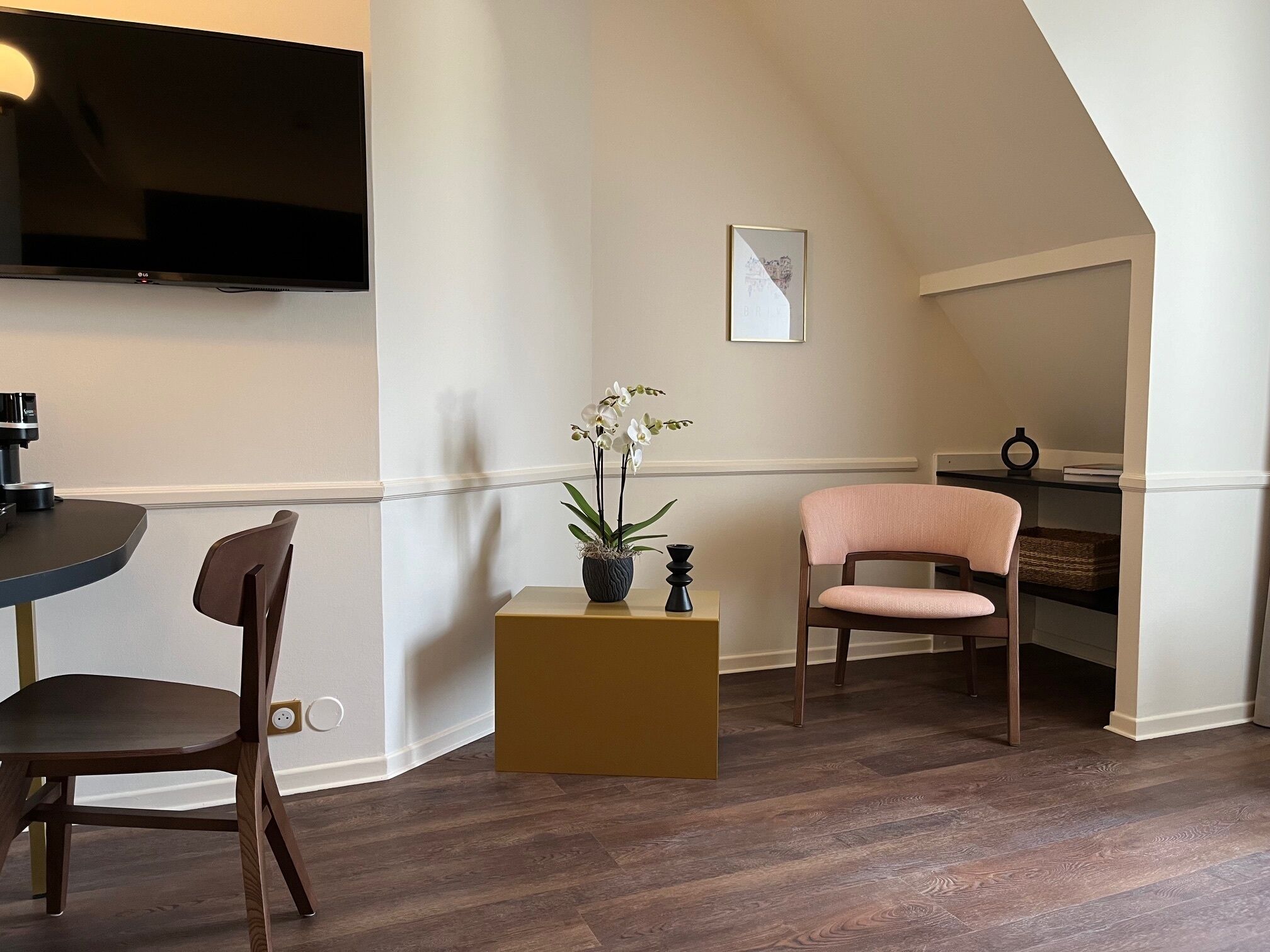 executive room | 1 bedroom, pillow-top beds, minibar, desk