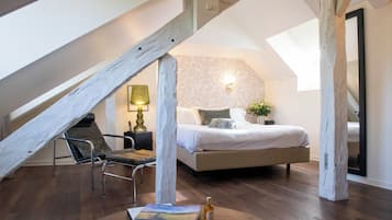 Superior kamer | Pillowtop-bedden, een minibar, een bureau, een laptopwerkplek