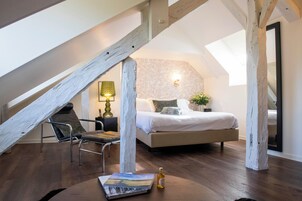 Superior Room | Pillowtop beds, minibar, desk, laptop workspace