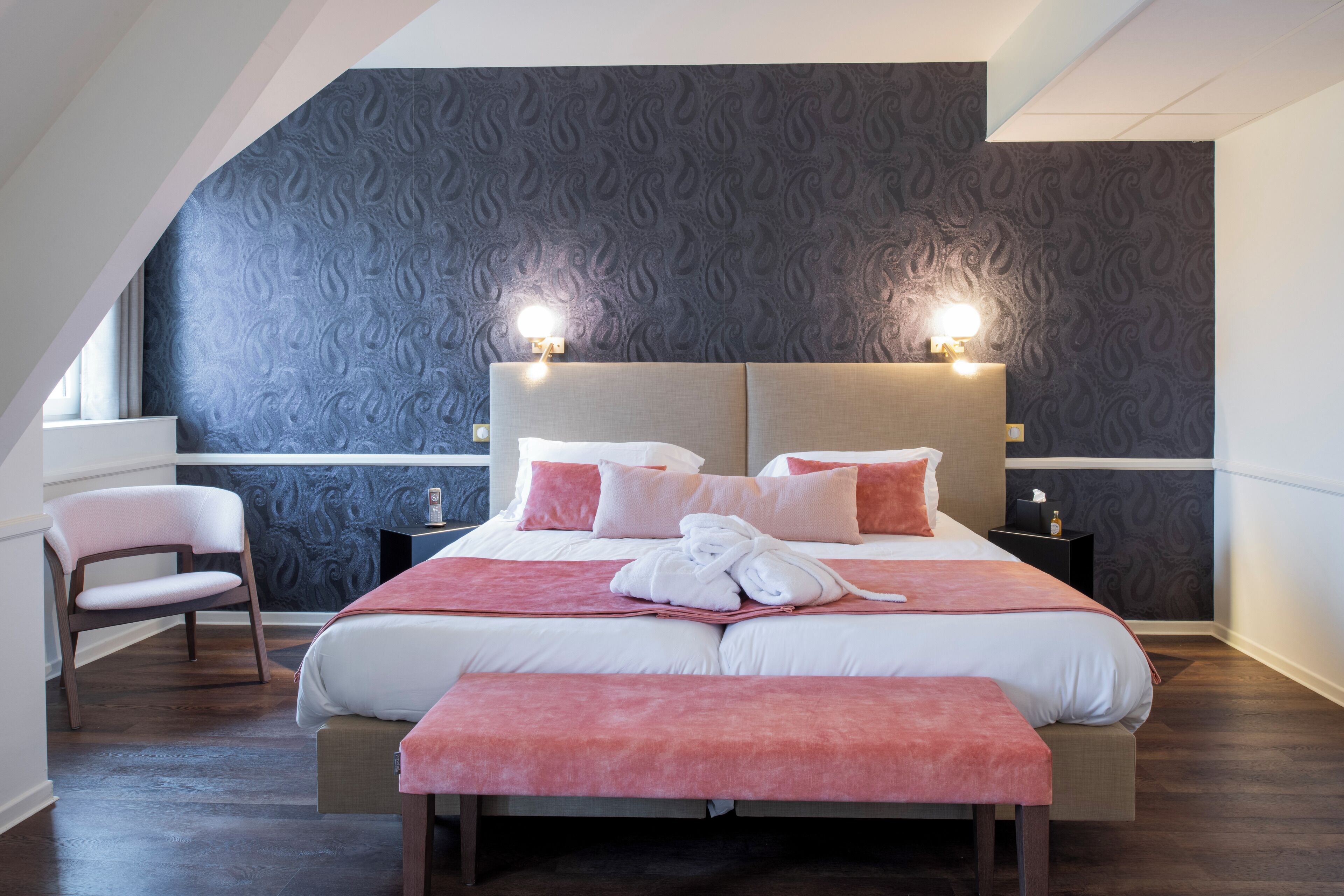 superior room | 1 bedroom, pillow-top beds, minibar, desk