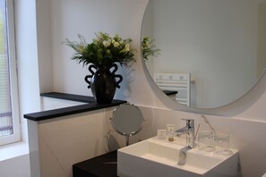 Superior Room | Bathroom