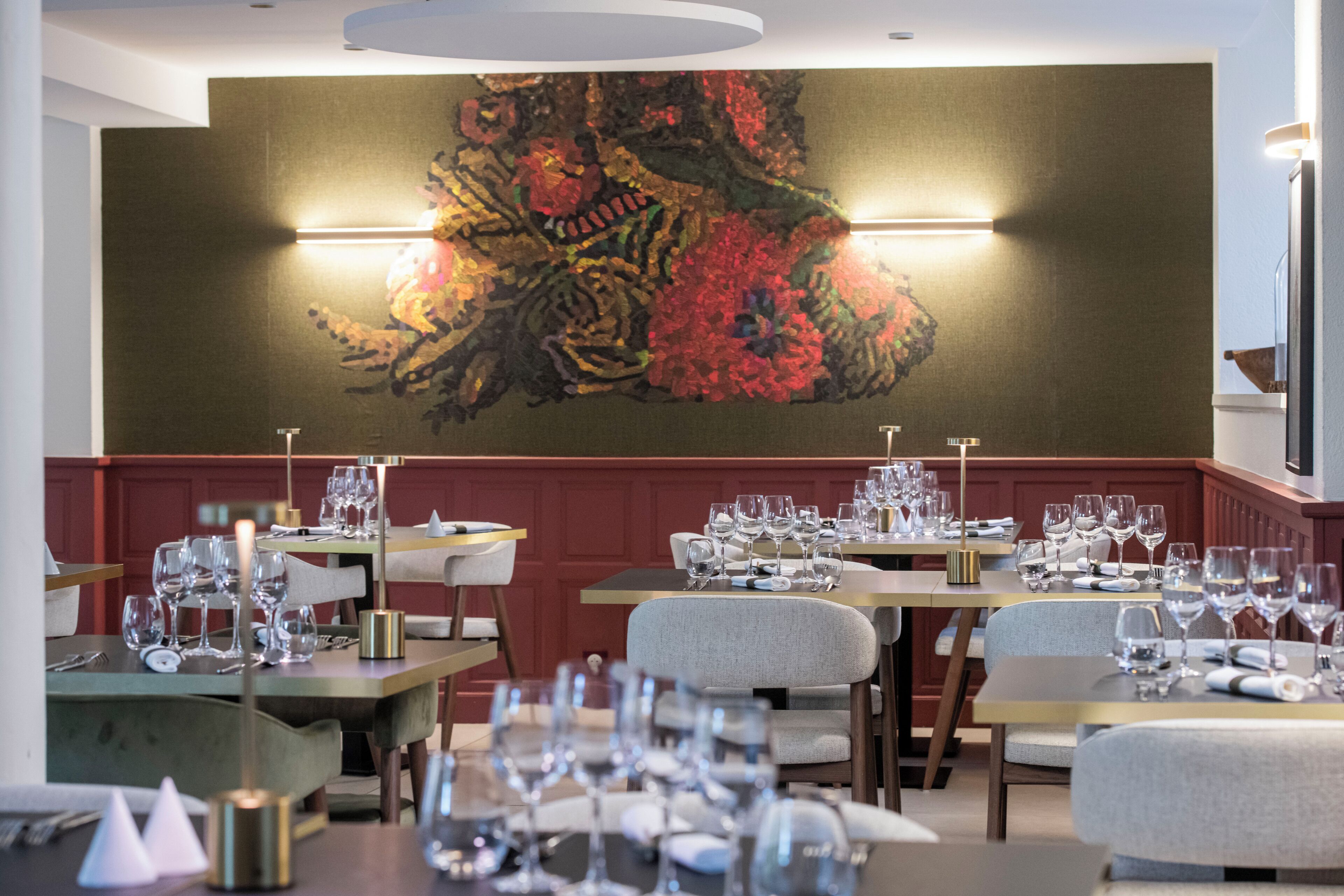 breakfast, lunch, dinner served; french cuisine