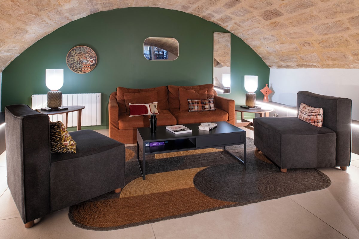 breakfast, lunch, dinner served; french cuisine