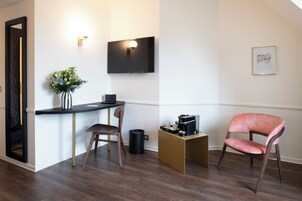 Deluxe Room | Pillowtop beds, minibar, desk, laptop workspace