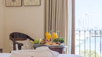 Minibar, coffres-forts dans les chambres, décoration personnalisée