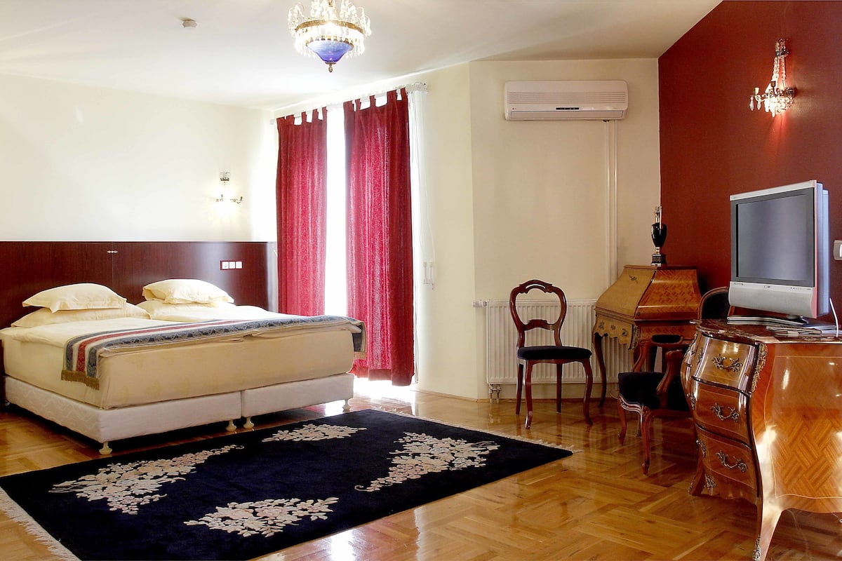 minibar, in-room safe, desk, soundproofing