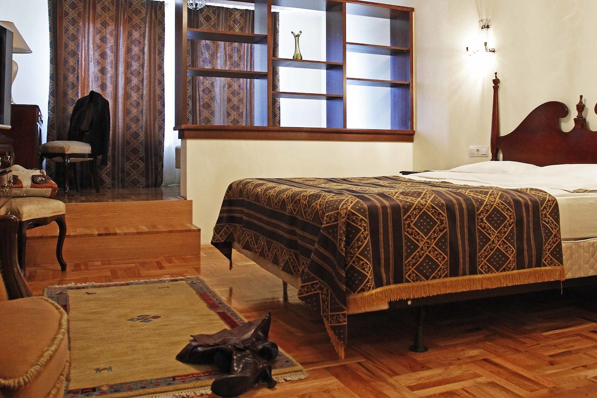 minibar, in-room safe, desk, soundproofing