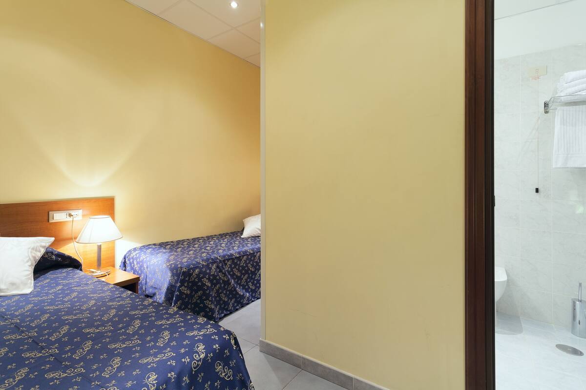 Triple Room | Down comforters, desk, WiFi (free)