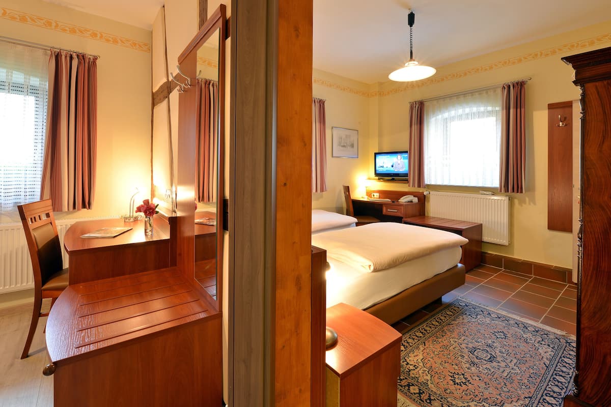 family room, 2 bedrooms, non smoking, garden view | 1 bedroom, premium bedding, individually decorated