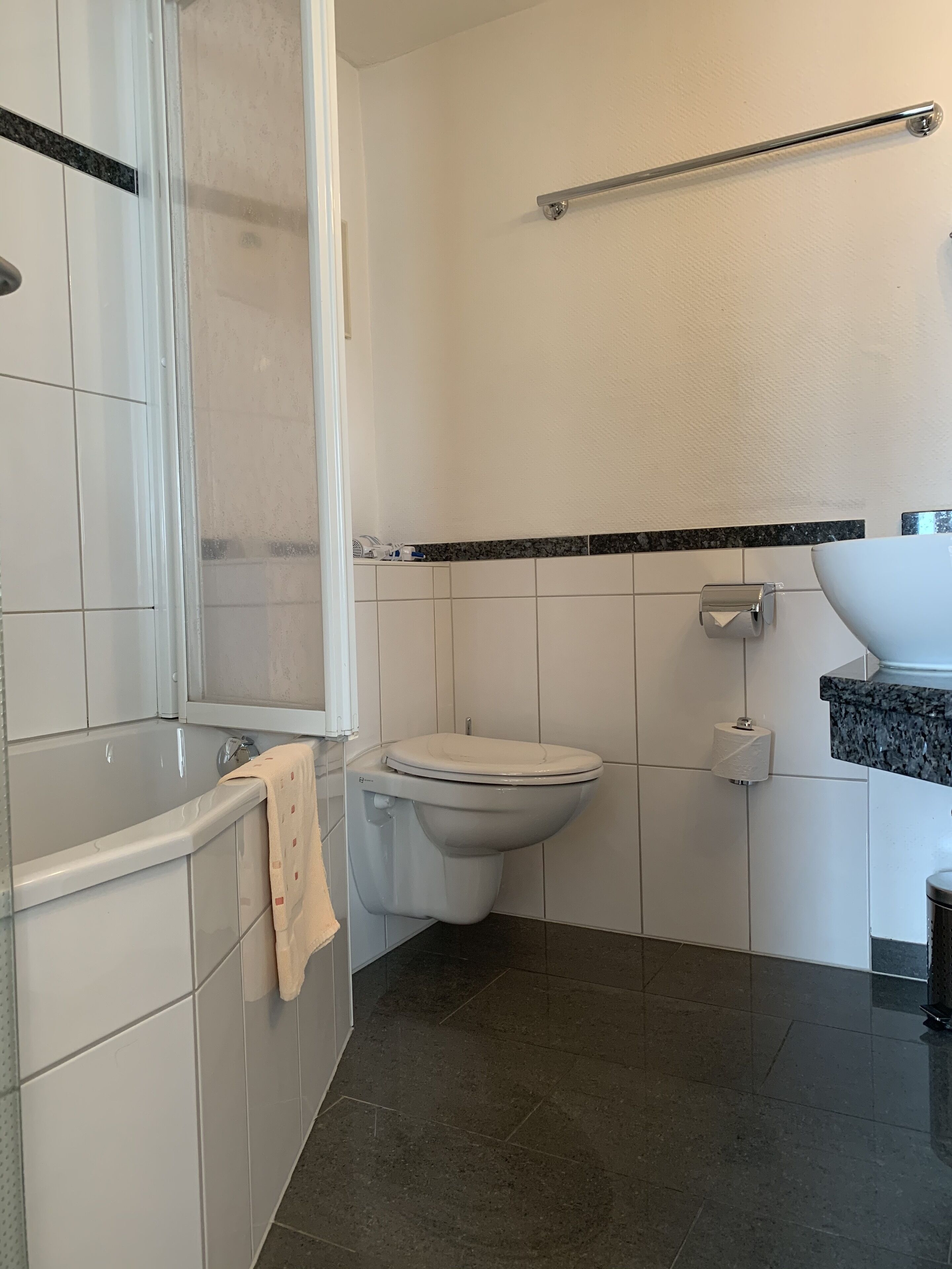 A bathroom with a bathtub, toilet, and sink.