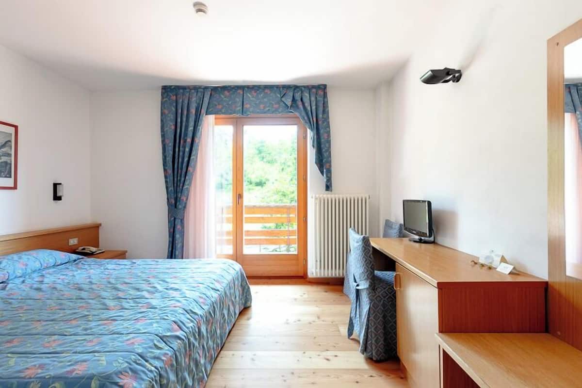 Coffres-forts dans les chambres, bureau, Wi-Fi gratuit, draps fournis