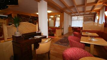 Coin salon dans le hall
