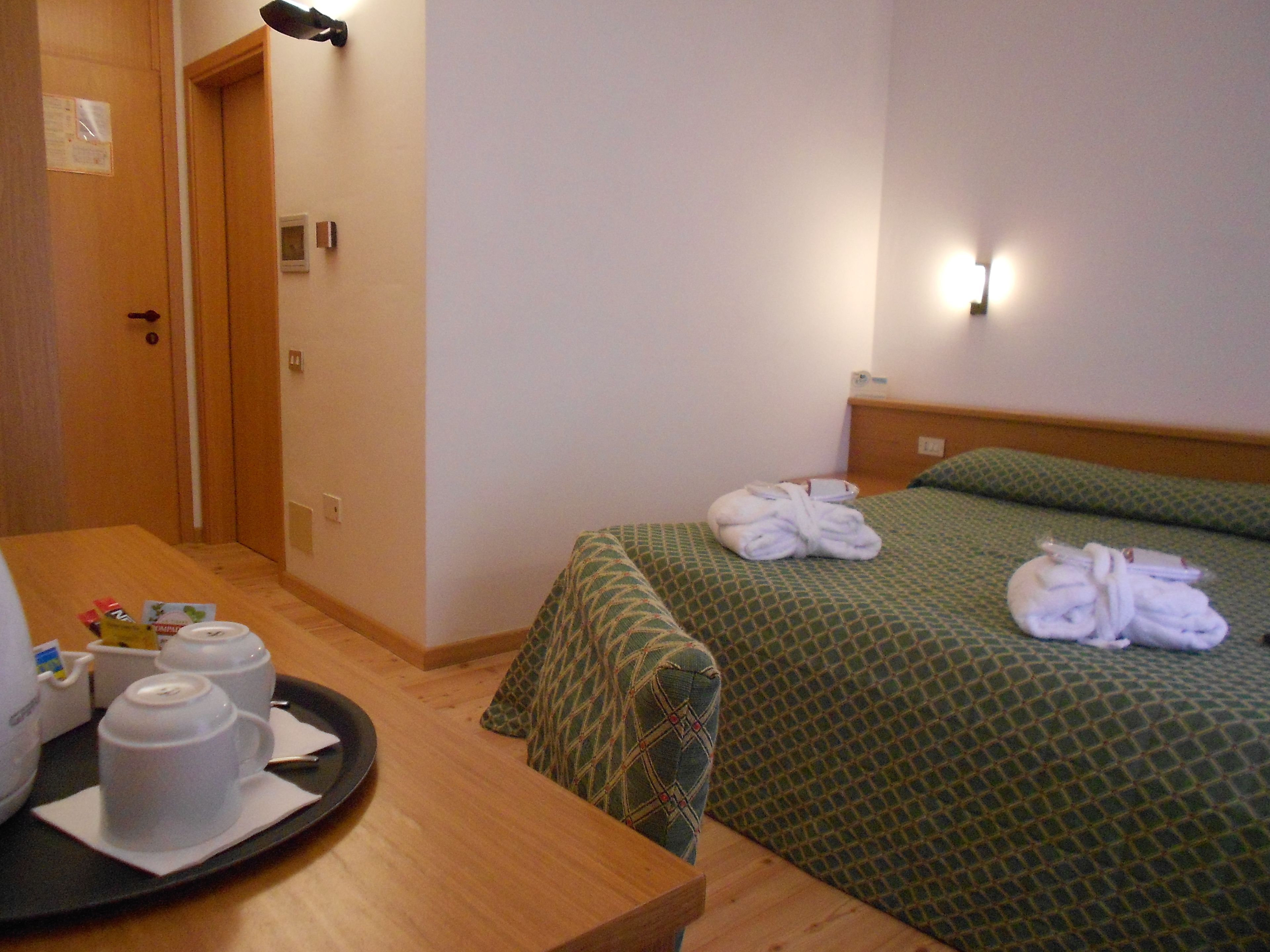 double room | in-room safe, desk, free wifi, bed sheets
